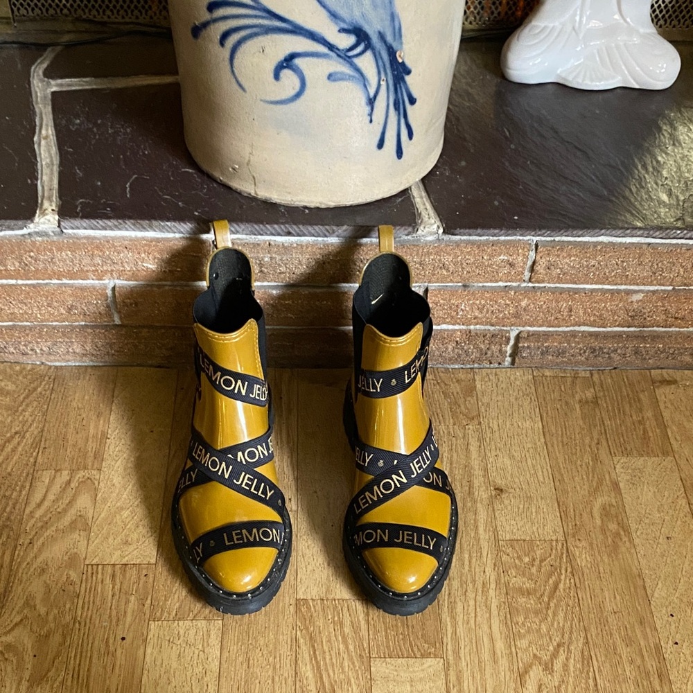 Lemon Jelly Women's Yellow Winter & Rain Boots excellent condition